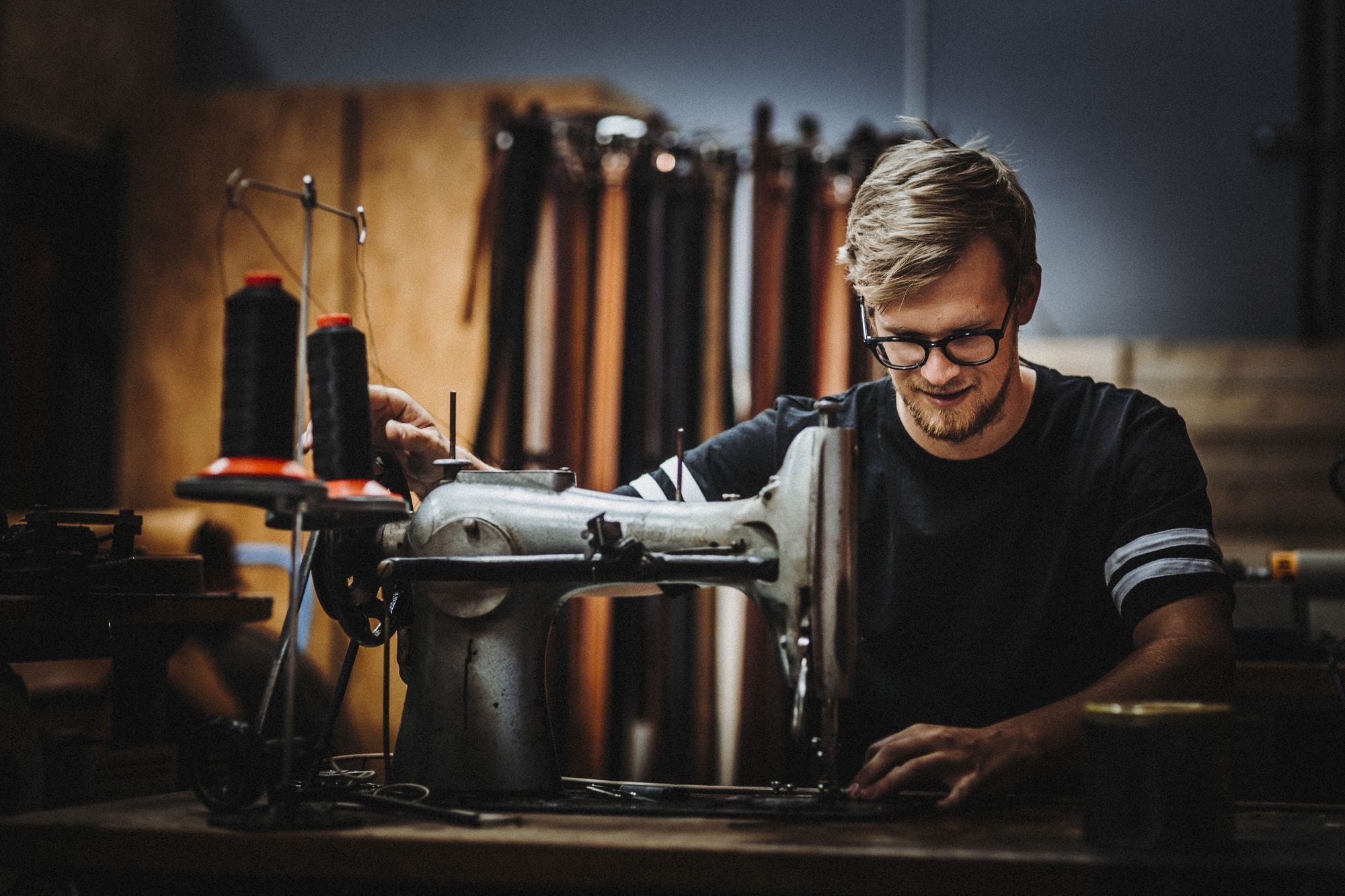 Handarbeit in der MK Ledermanufaktur