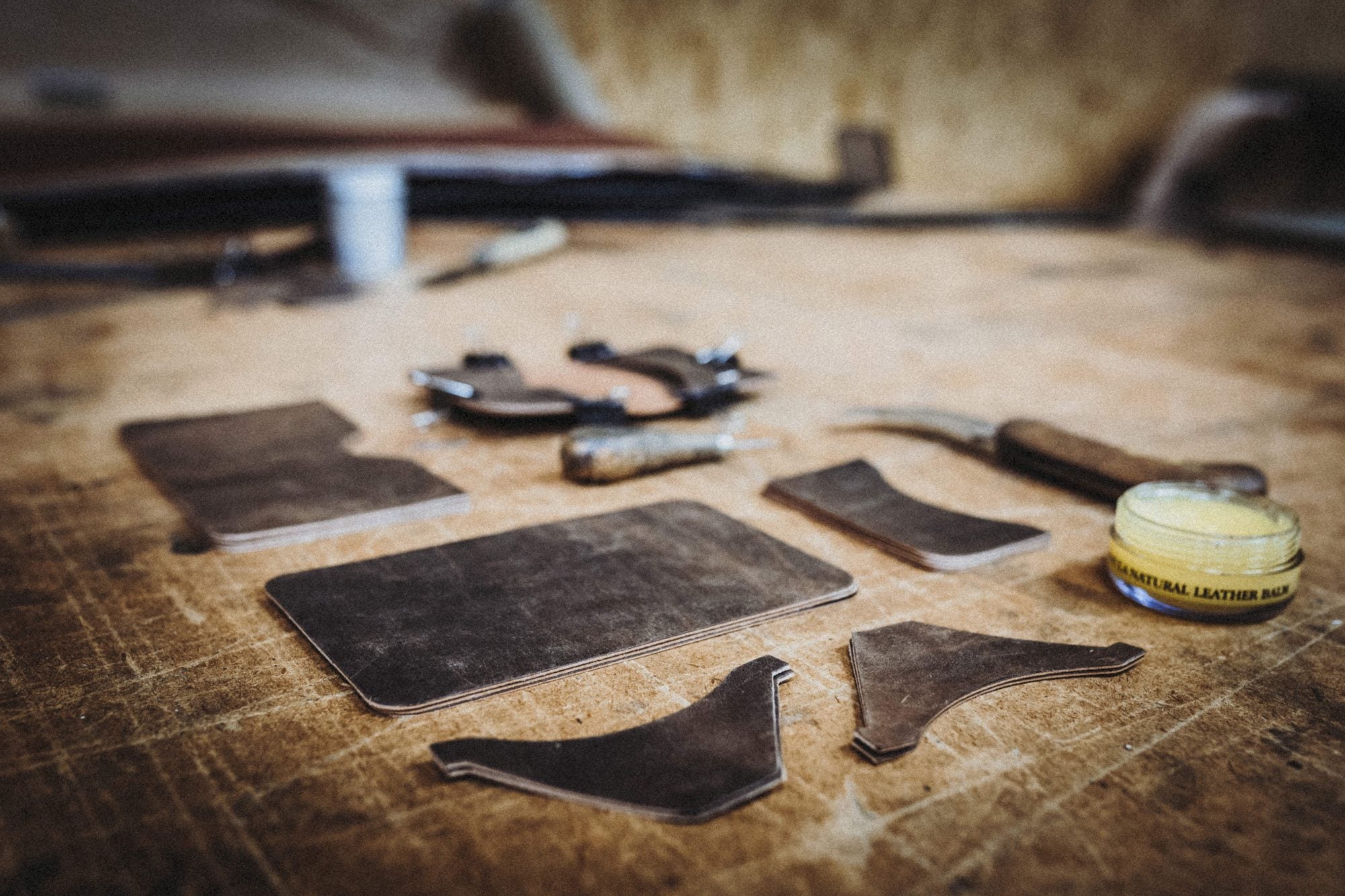 Handarbeit in der MK Ledermanufaktur